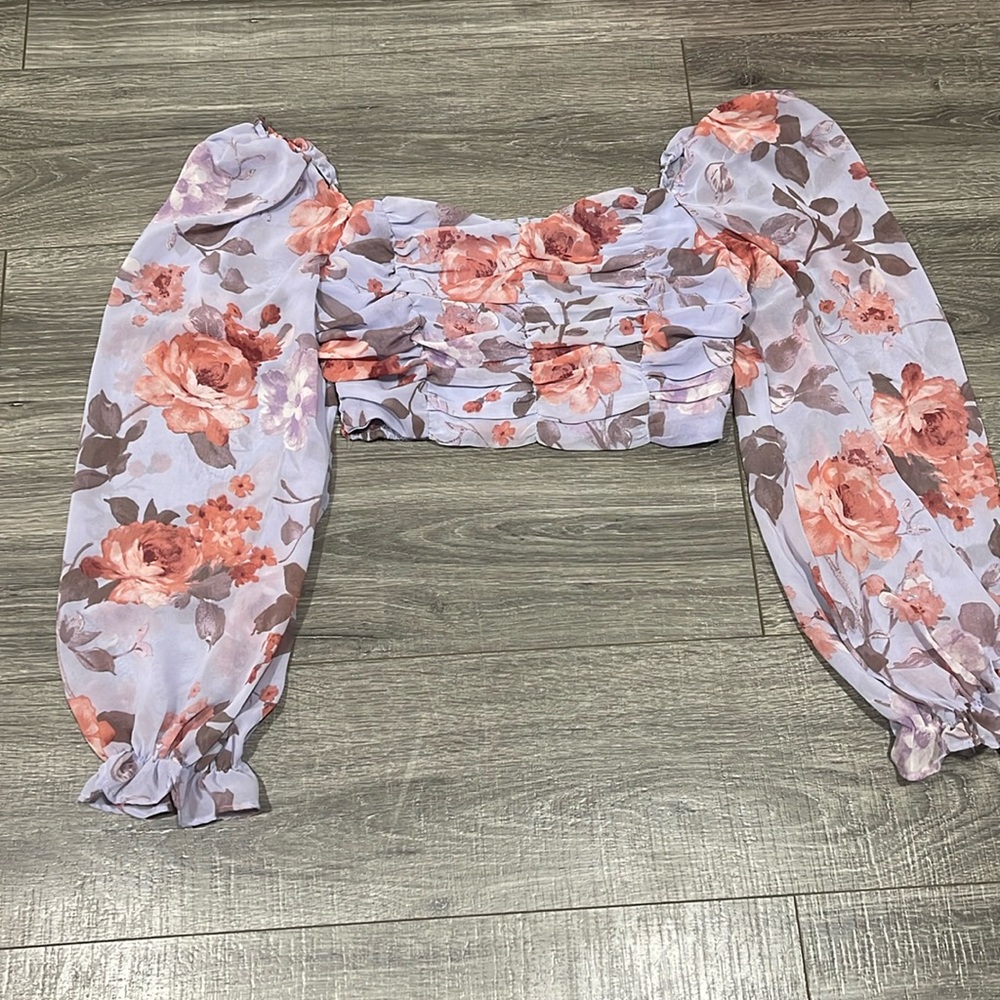 Floral top with puffy sleeves